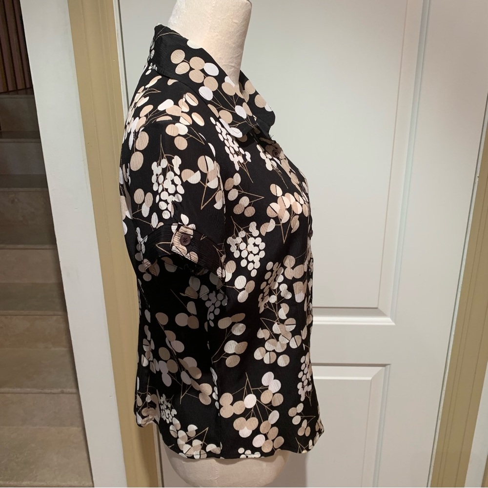 MOSSIMO. 100% Silk Shirt. Circular patterns in tan/white. Short sleeves. - Picture 2 of 9